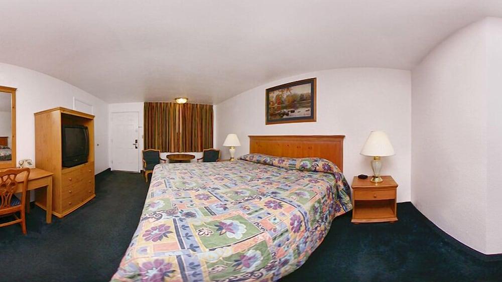 אלבני Rodeway Inn מראה חיצוני תמונה