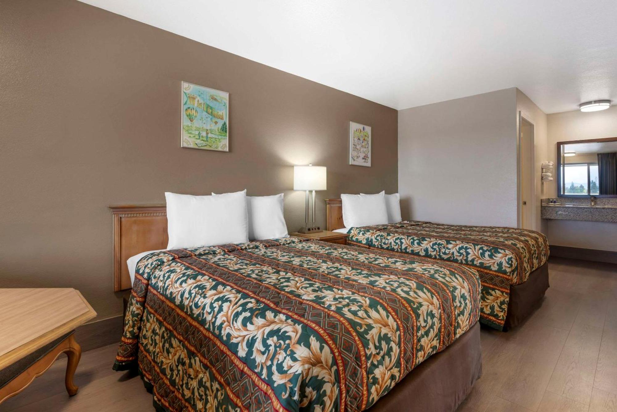 אלבני Rodeway Inn מראה חיצוני תמונה
