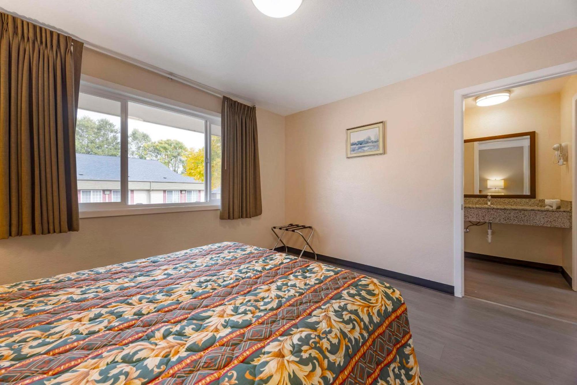 אלבני Rodeway Inn מראה חיצוני תמונה